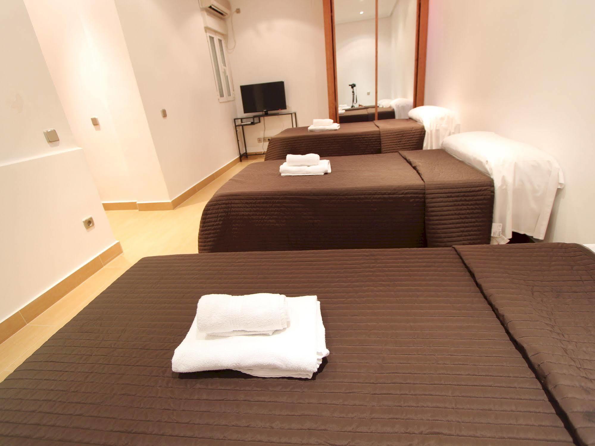 Apartamentos Good Stay Prado Madrid Exterior photo